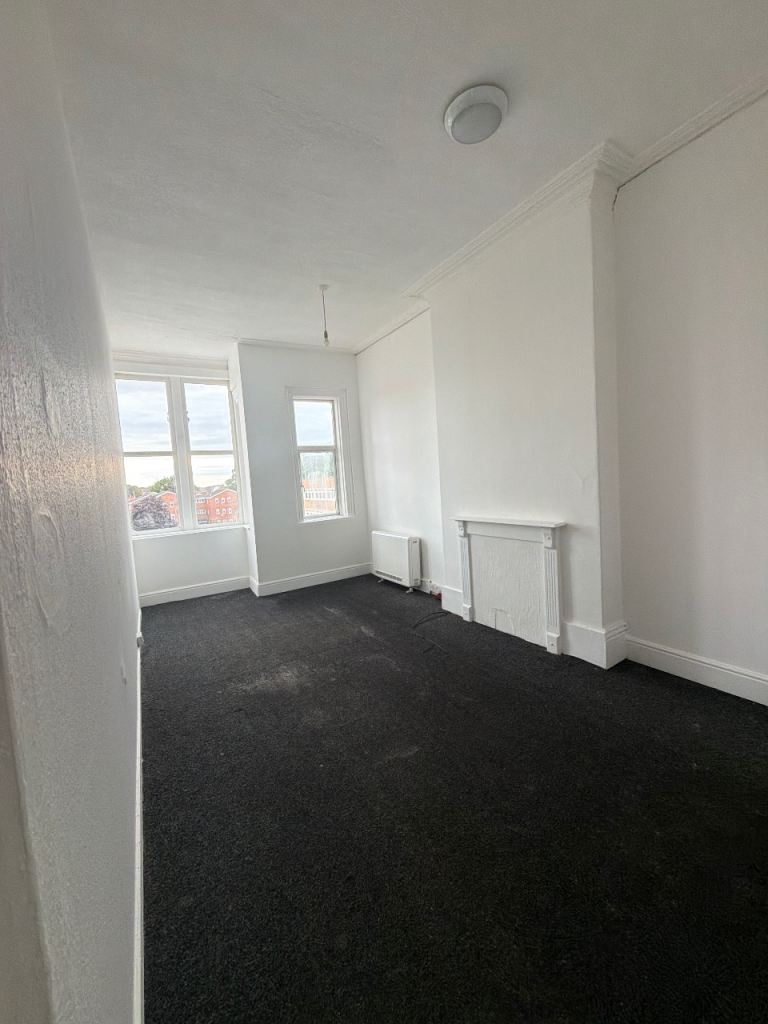 Flat Eastbank Street in Southport