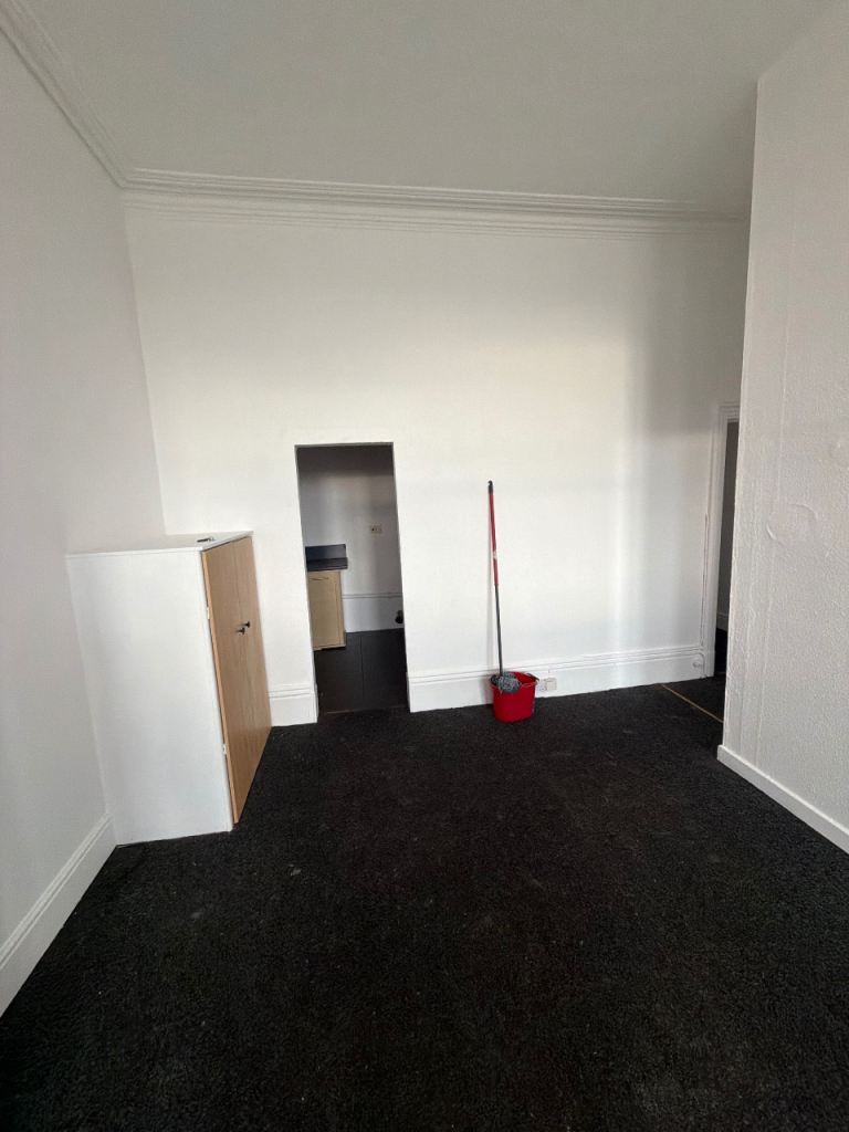 Flat Eastbank Street in Southport