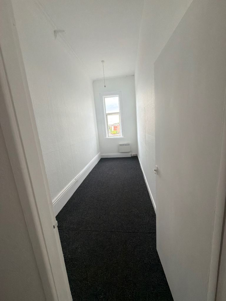 Flat Eastbank Street in Southport