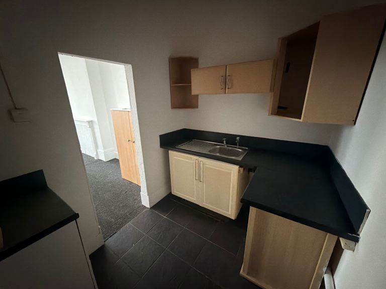Flat Eastbank Street in Southport