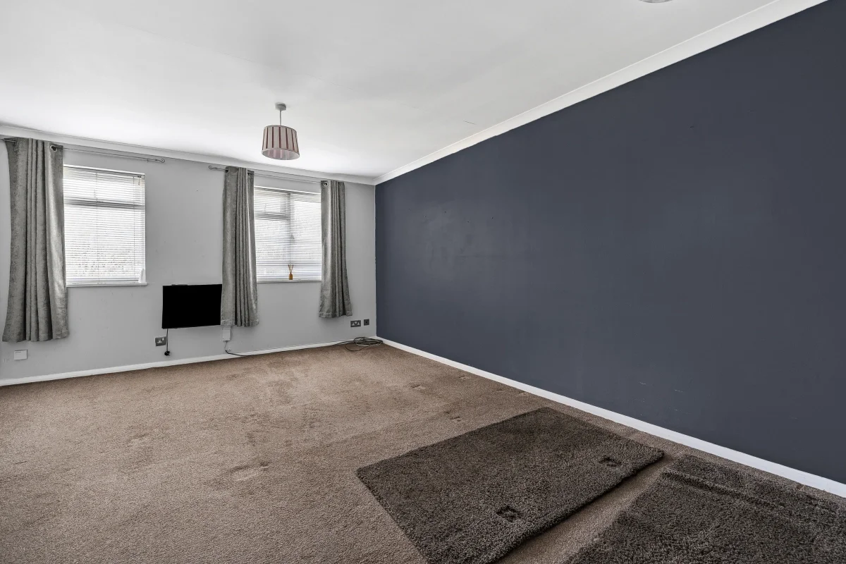 Flat Hogarth Close in Basingstoke and Deane