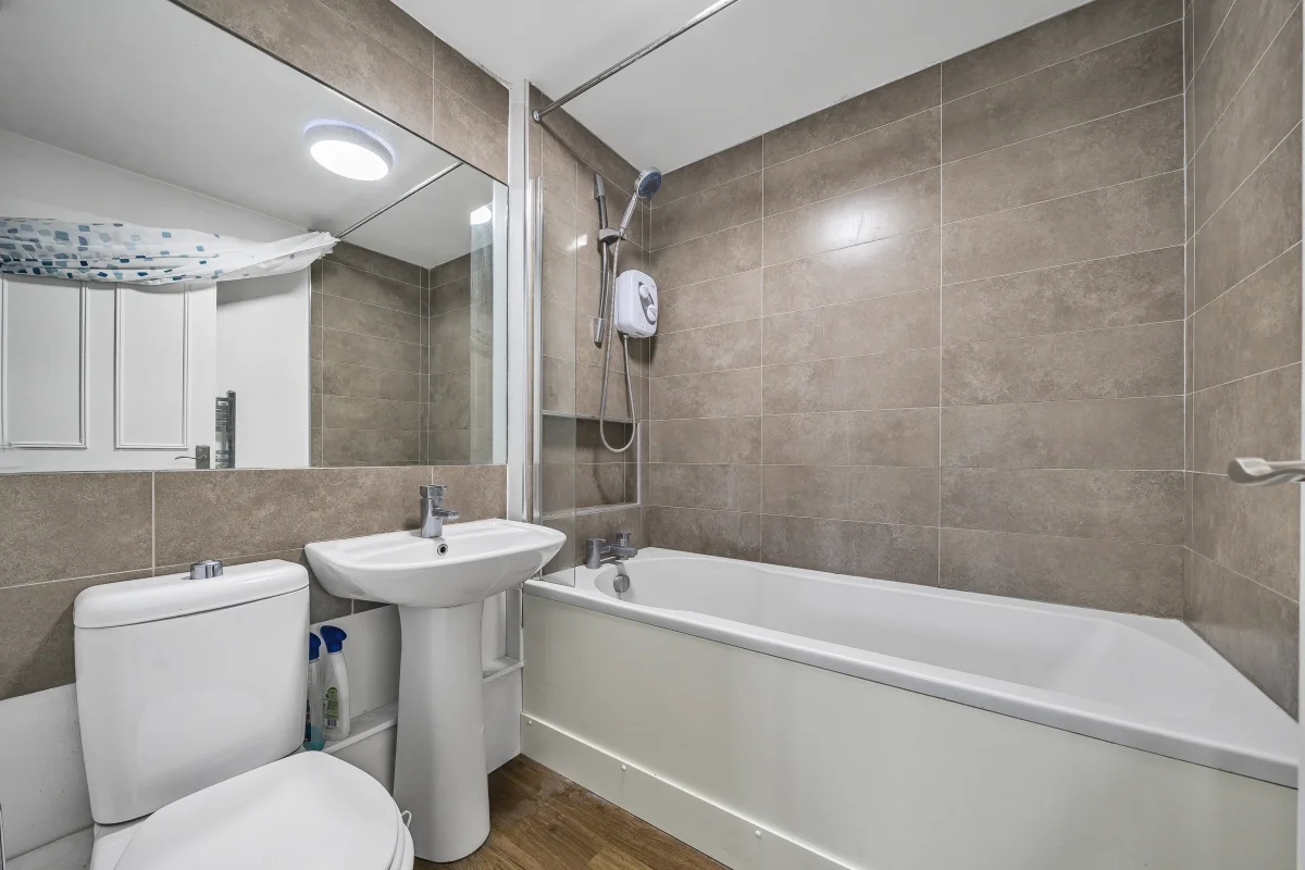 Flat Hogarth Close in Basingstoke and Deane