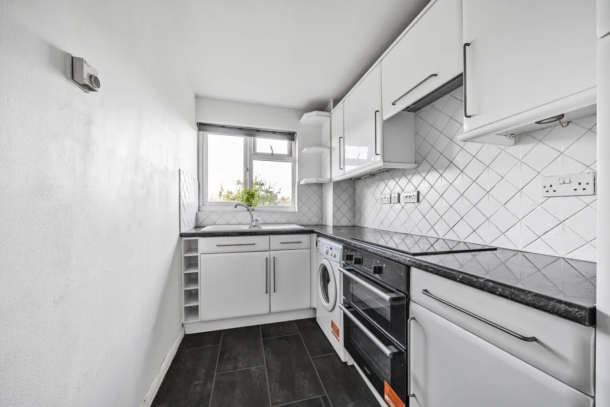 Flat Hogarth Close in Basingstoke and Deane