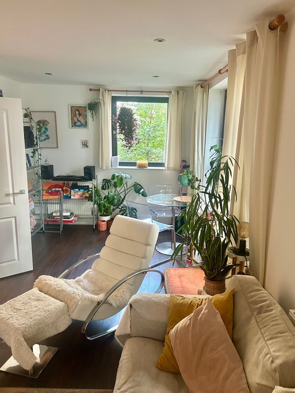 Room Axio Way in Greater London