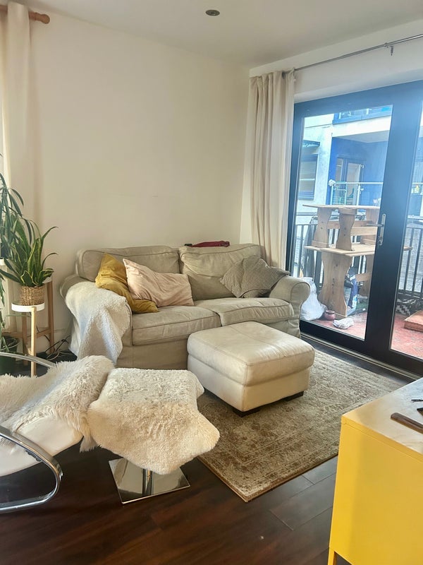 Room Axio Way in Greater London