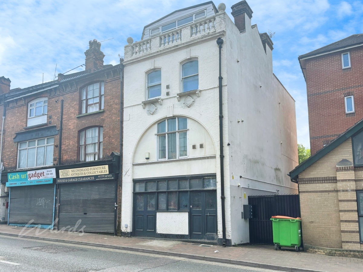 Flat High Street in Chatham