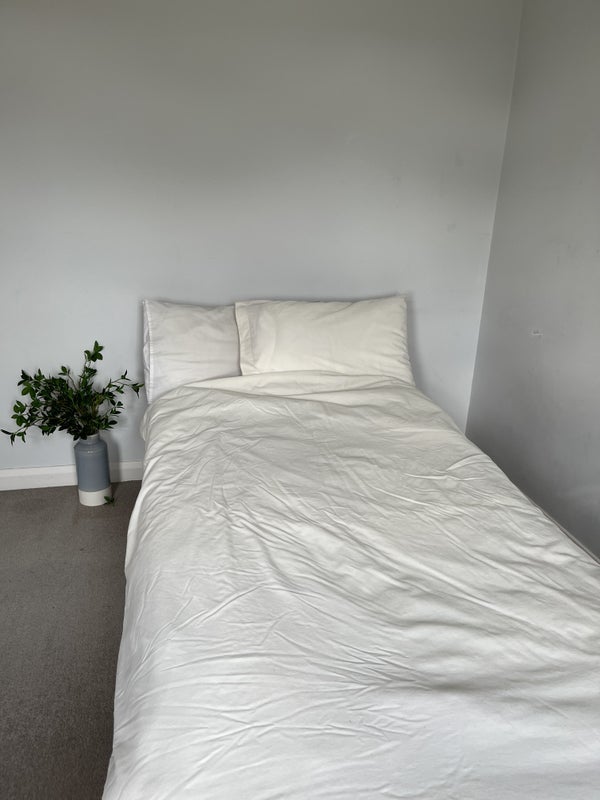 Room Beechwood Avenue in Greater London