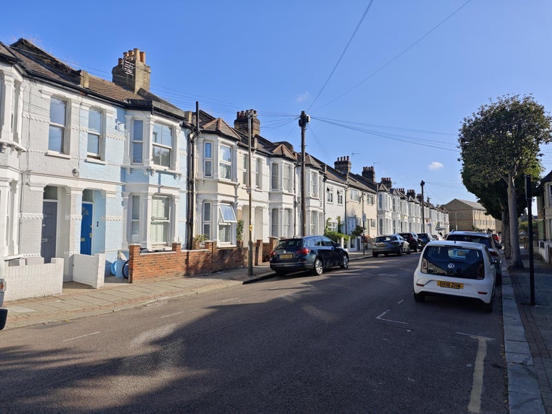 Room Eversleigh Road in Greater London