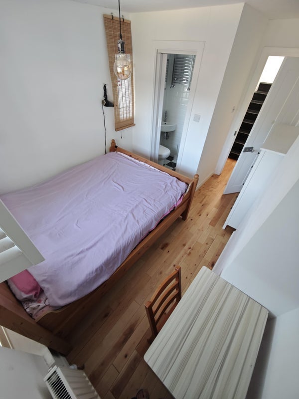 Room Eversleigh Road in Greater London