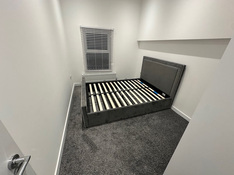 Room Balham Road in Greater London