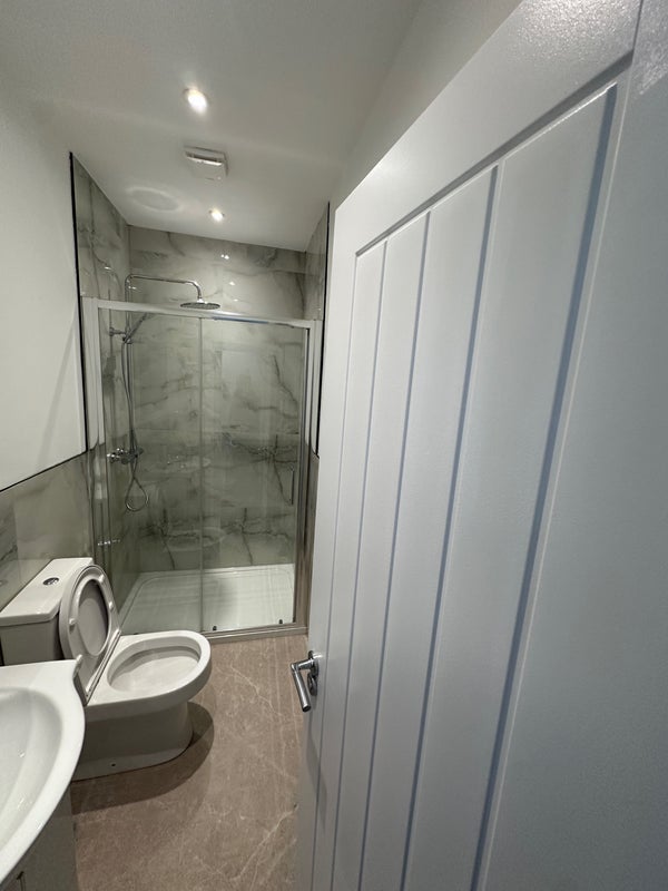 Room Balham Road in Greater London