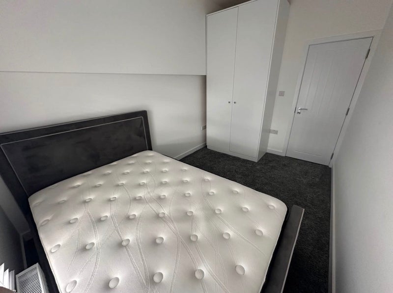 Room Balham Road in Greater London