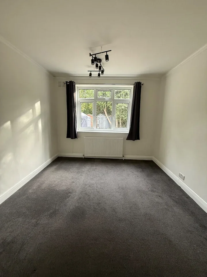 Flat Grange View Road in Greater London