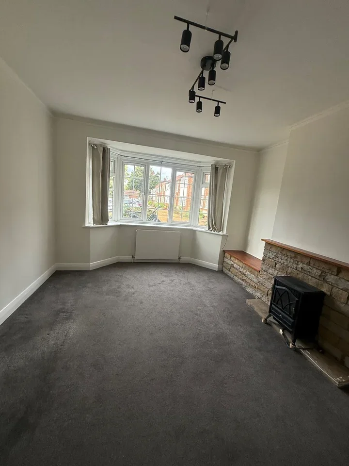 Flat Grange View Road in Greater London