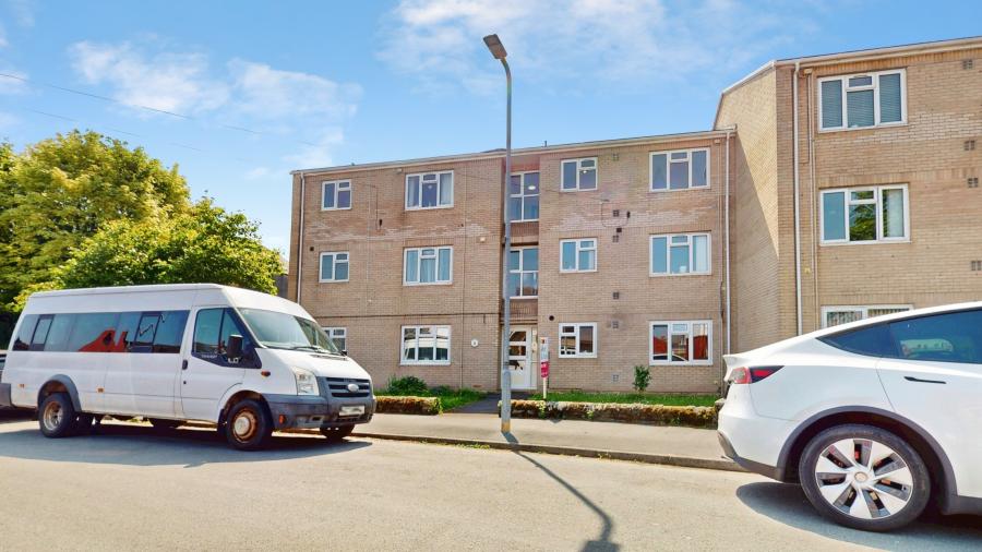 Flat Hazelhurst Court in Cardiff