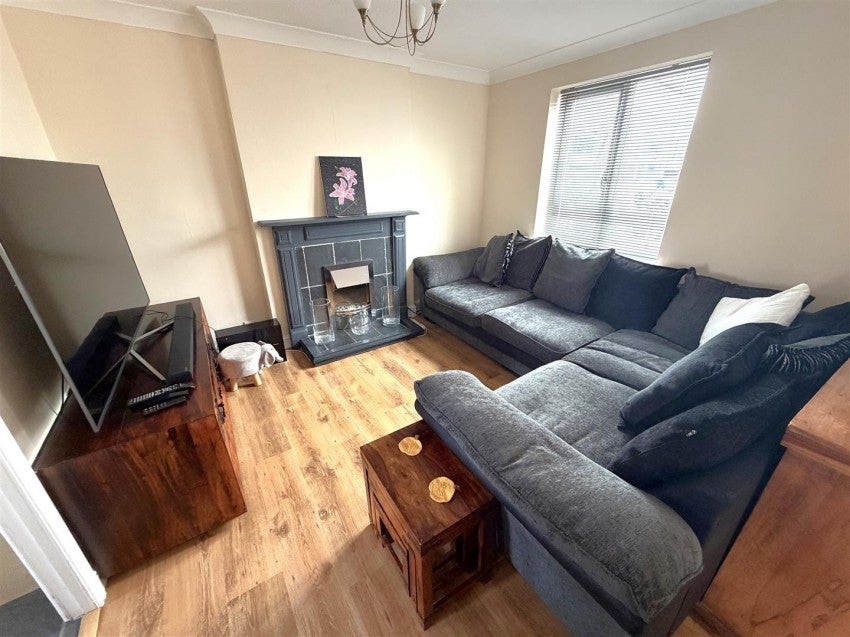 House Bassett Close in Selby