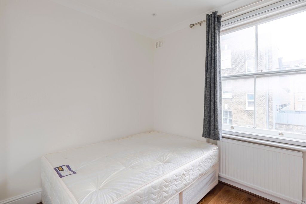 Flat Warren Street in Greater London