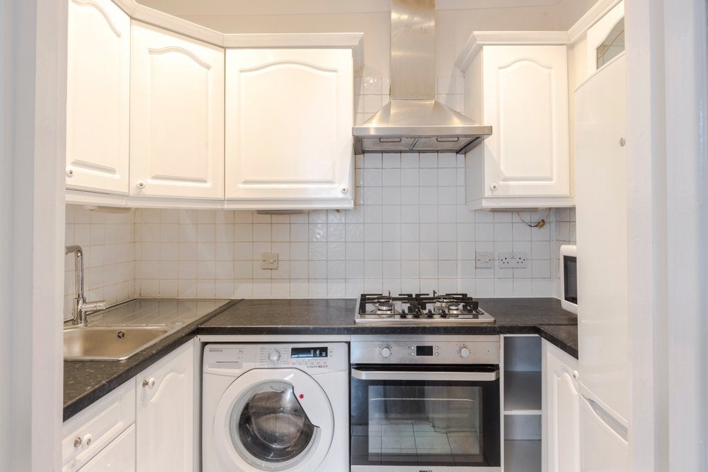 Flat Warren Street in Greater London
