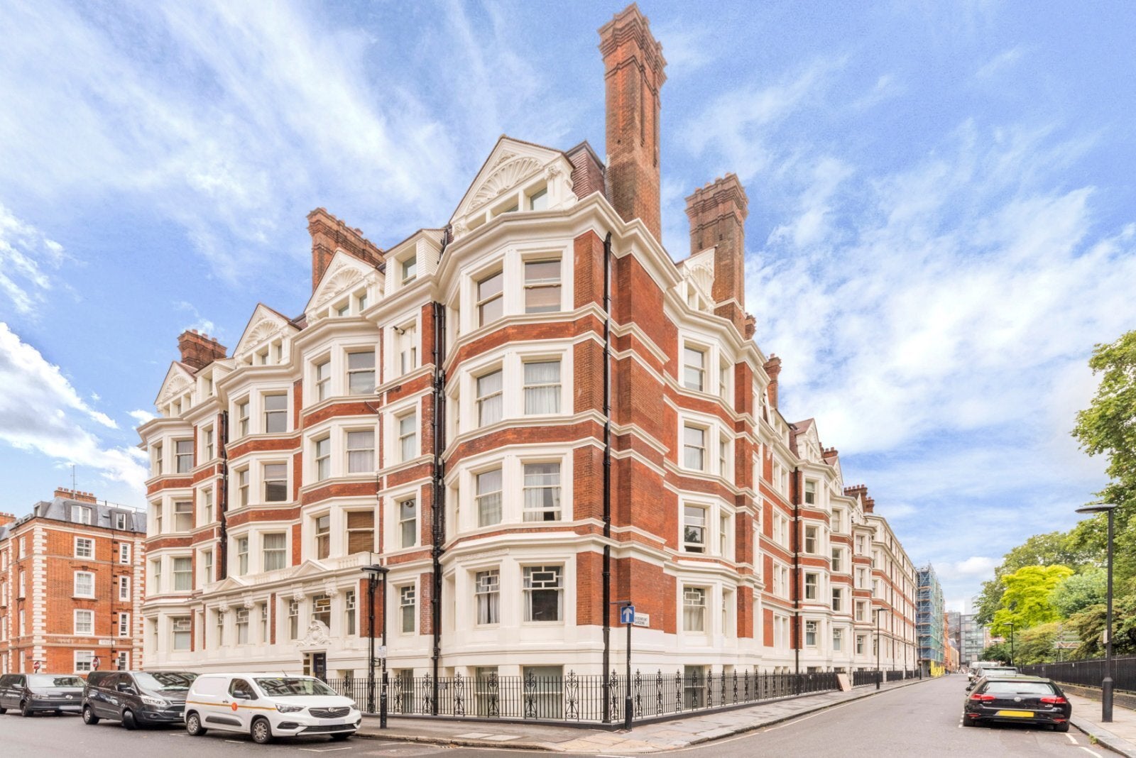 Flat Ridgmount Gardens in Greater London