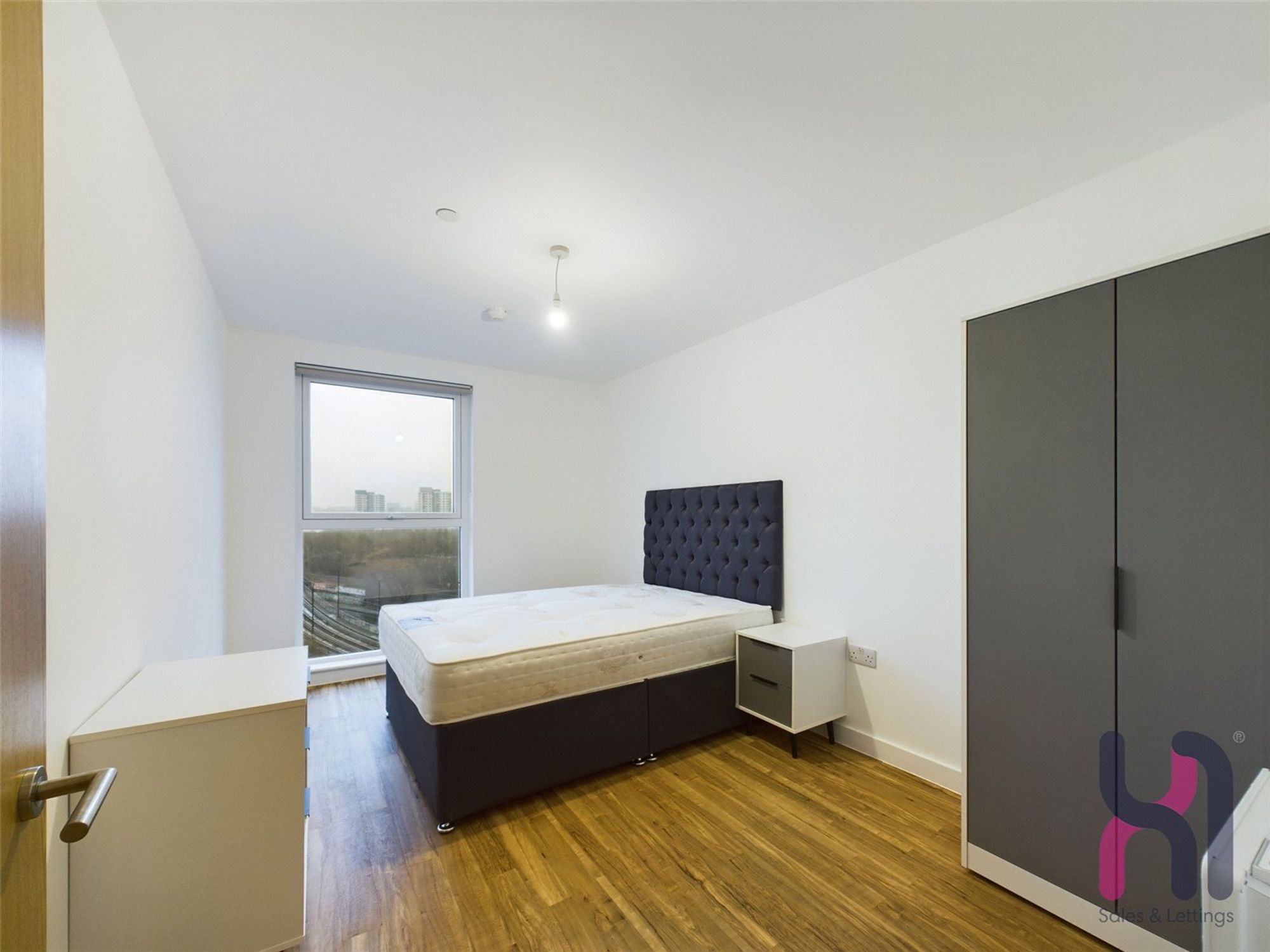 Flat Pomona Strand in Trafford