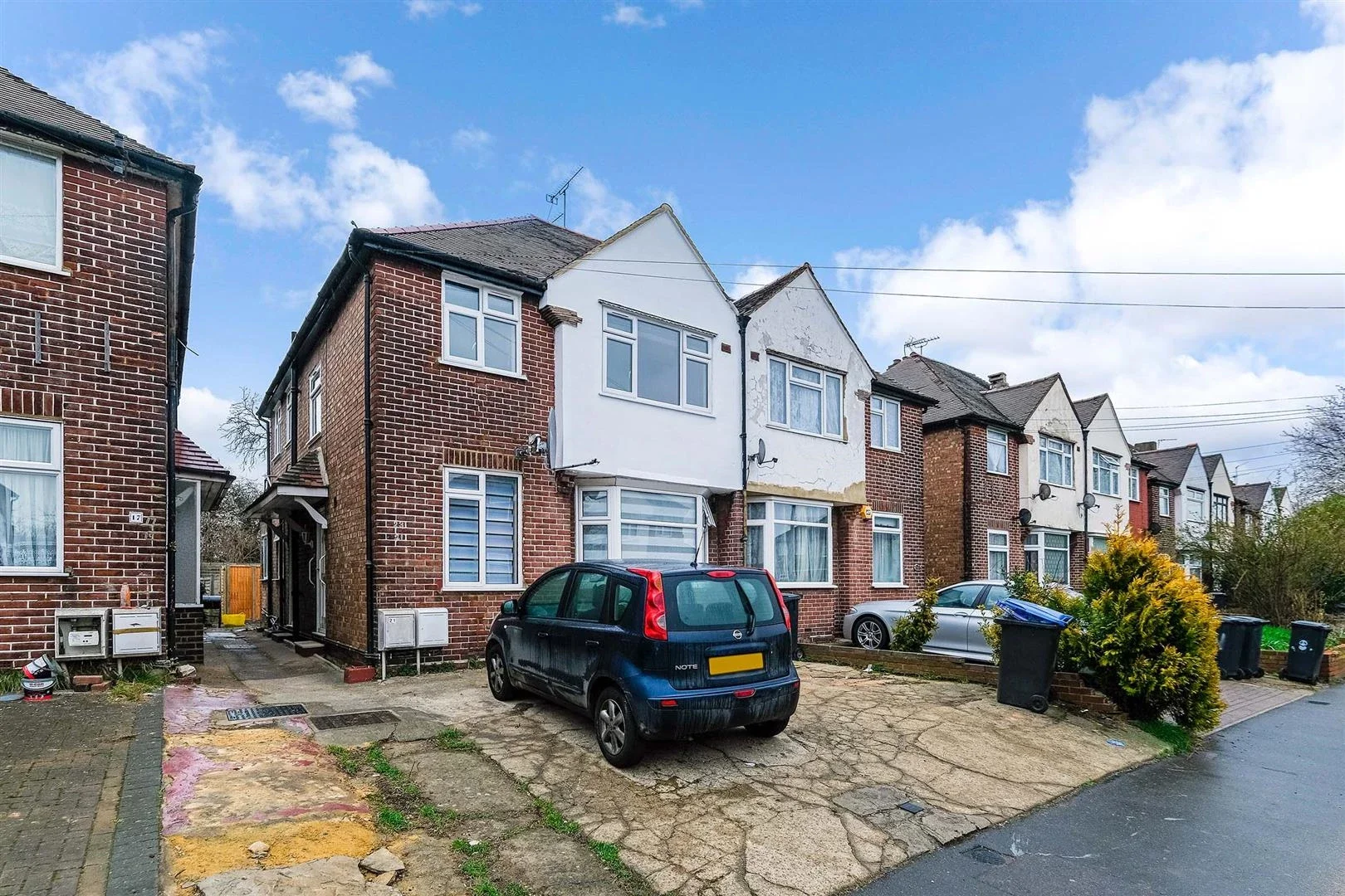 House Sandhurst Road in Greater London