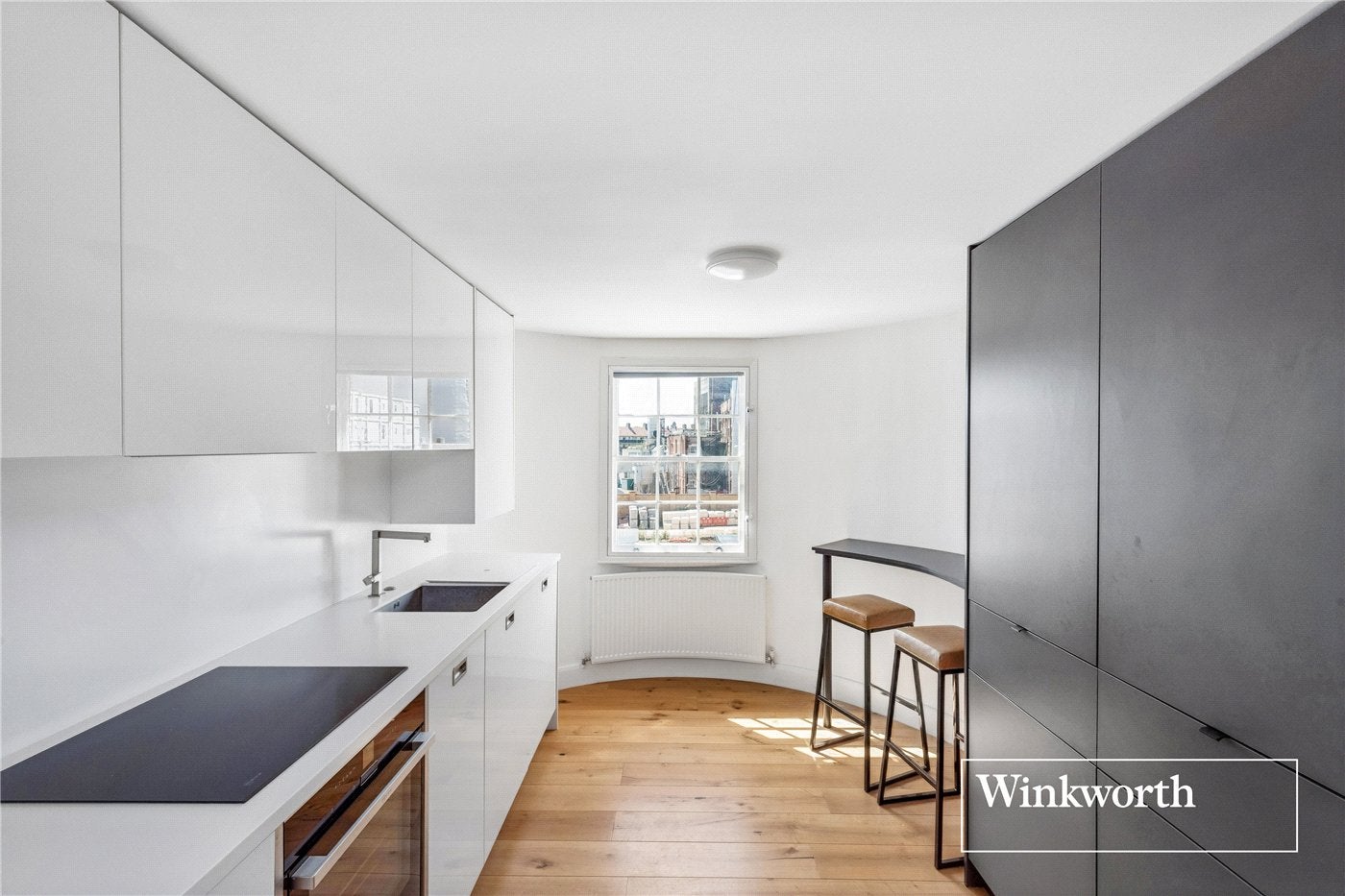 Flat Kennington Lane in Greater London