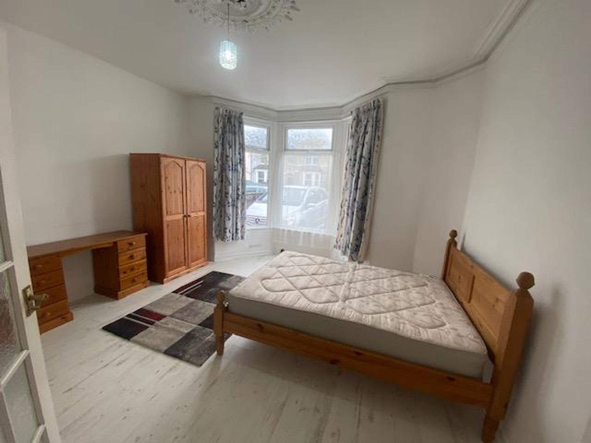 Flat Richards Terrace in Cardiff