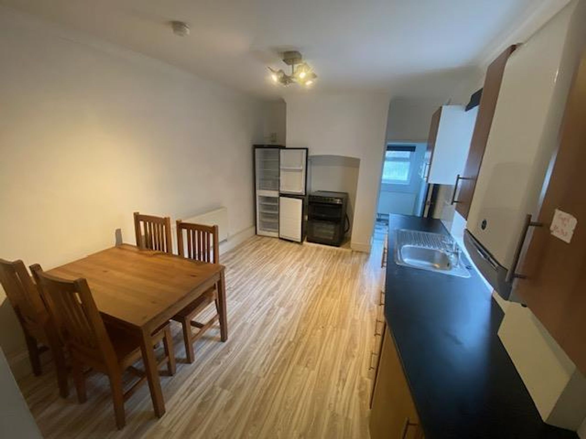 Flat Richards Terrace in Cardiff