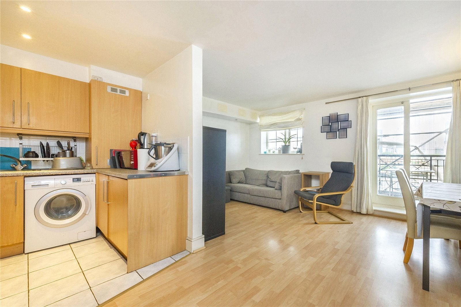 Flat Dockers Tanner Road in Greater London