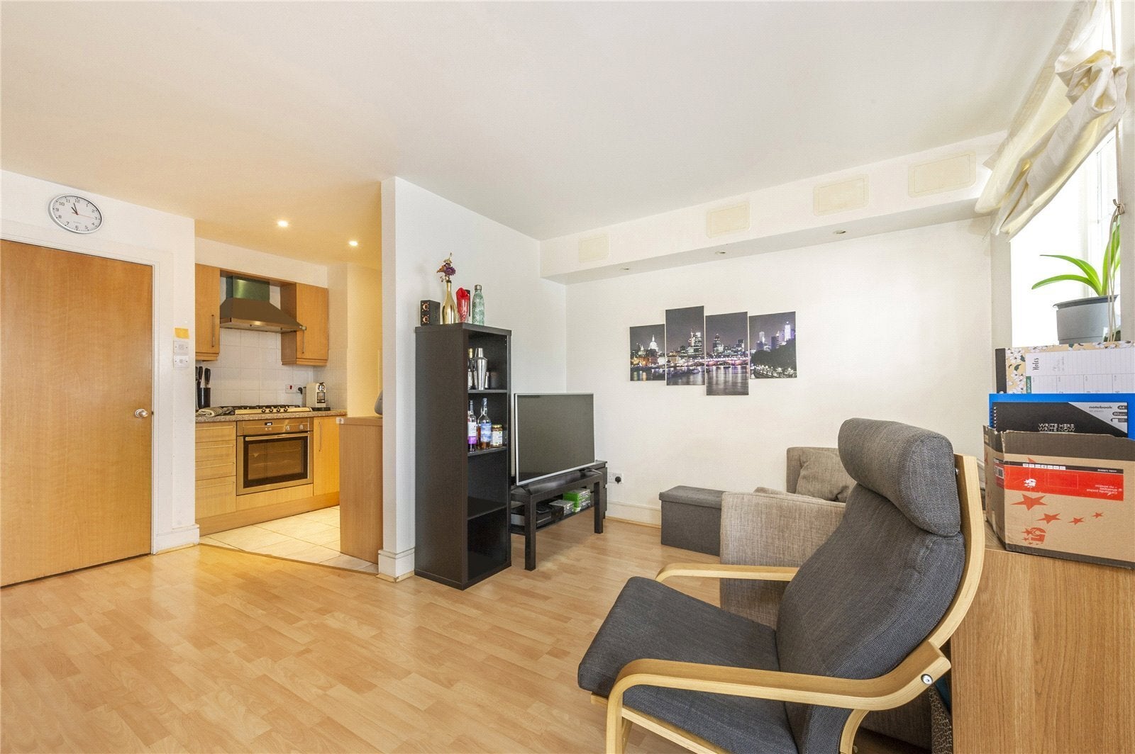 Flat Dockers Tanner Road in Greater London