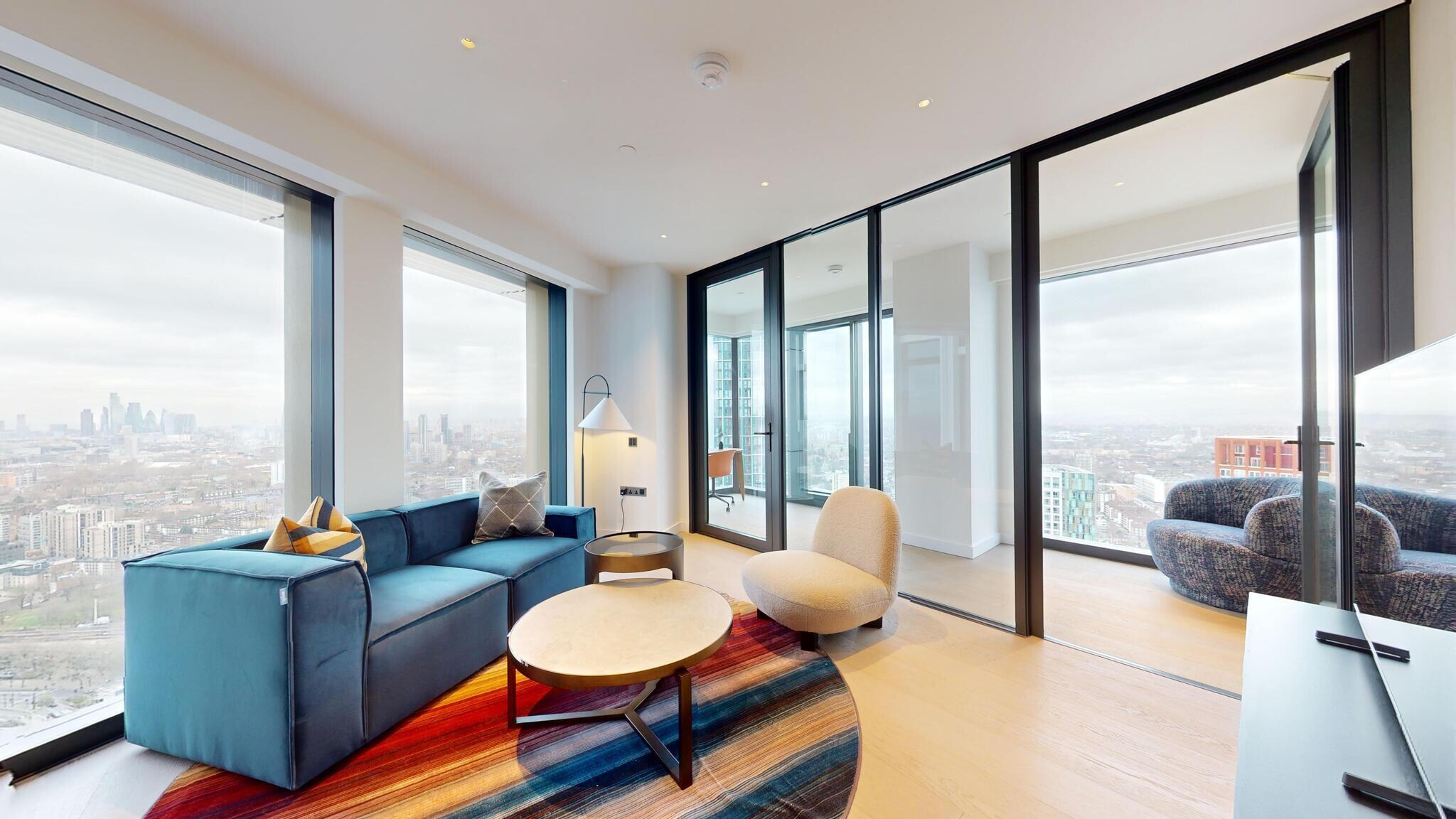Flat Nine Elms Lane in Greater London
