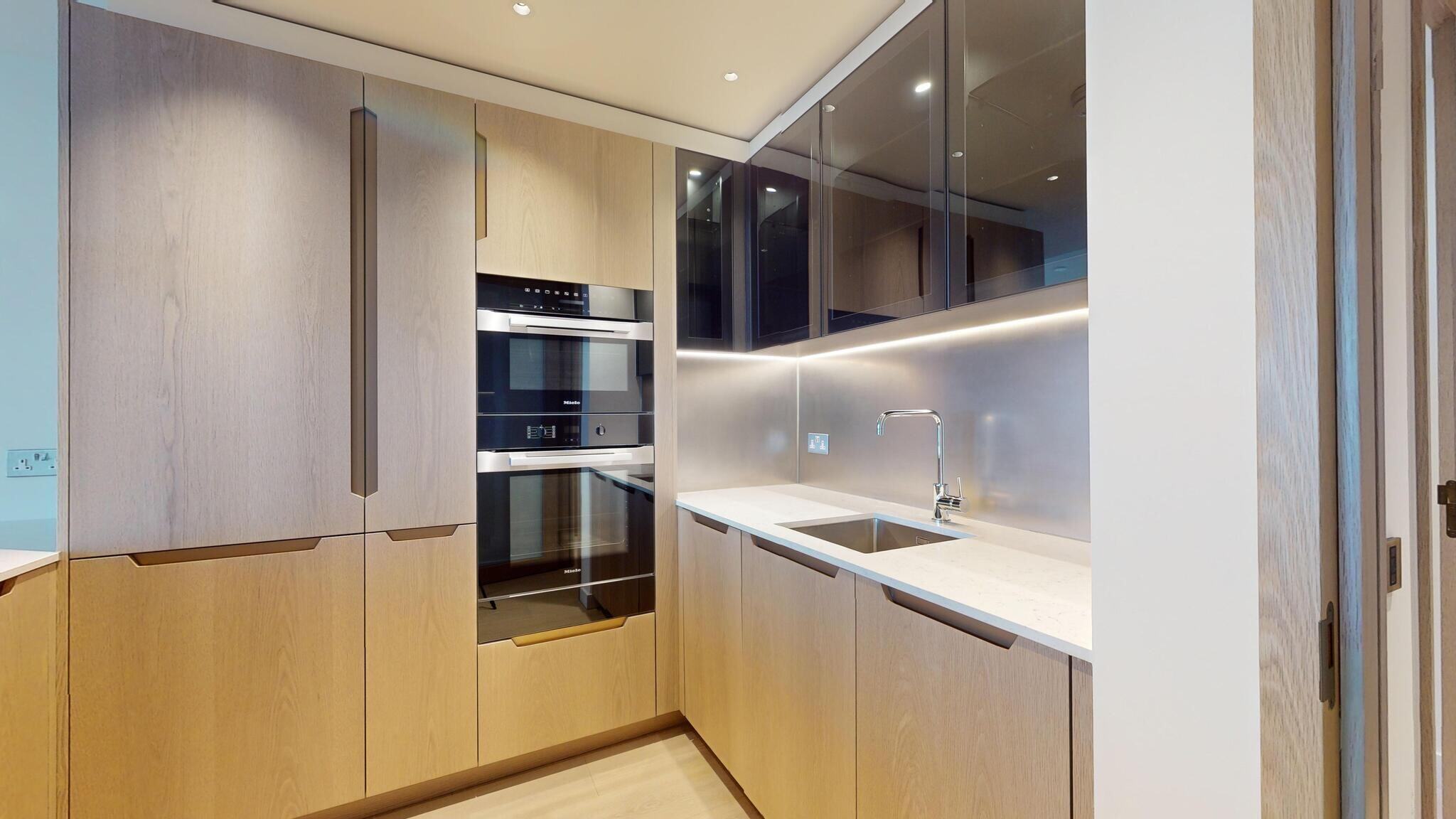 Flat Nine Elms Lane in Greater London