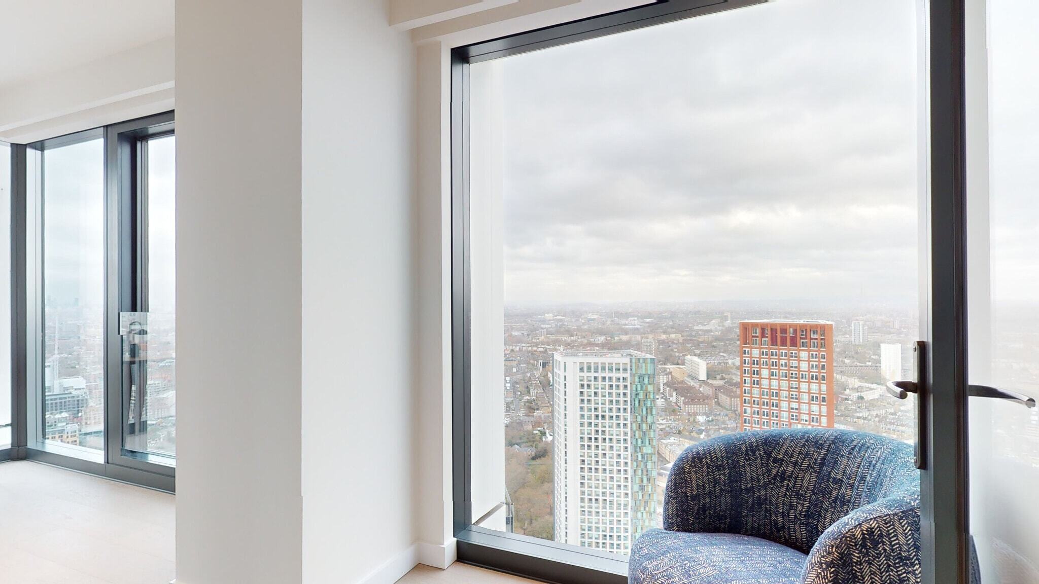 Flat Nine Elms Lane in Greater London