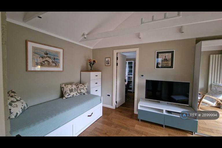 Flat London Road in Dacorum