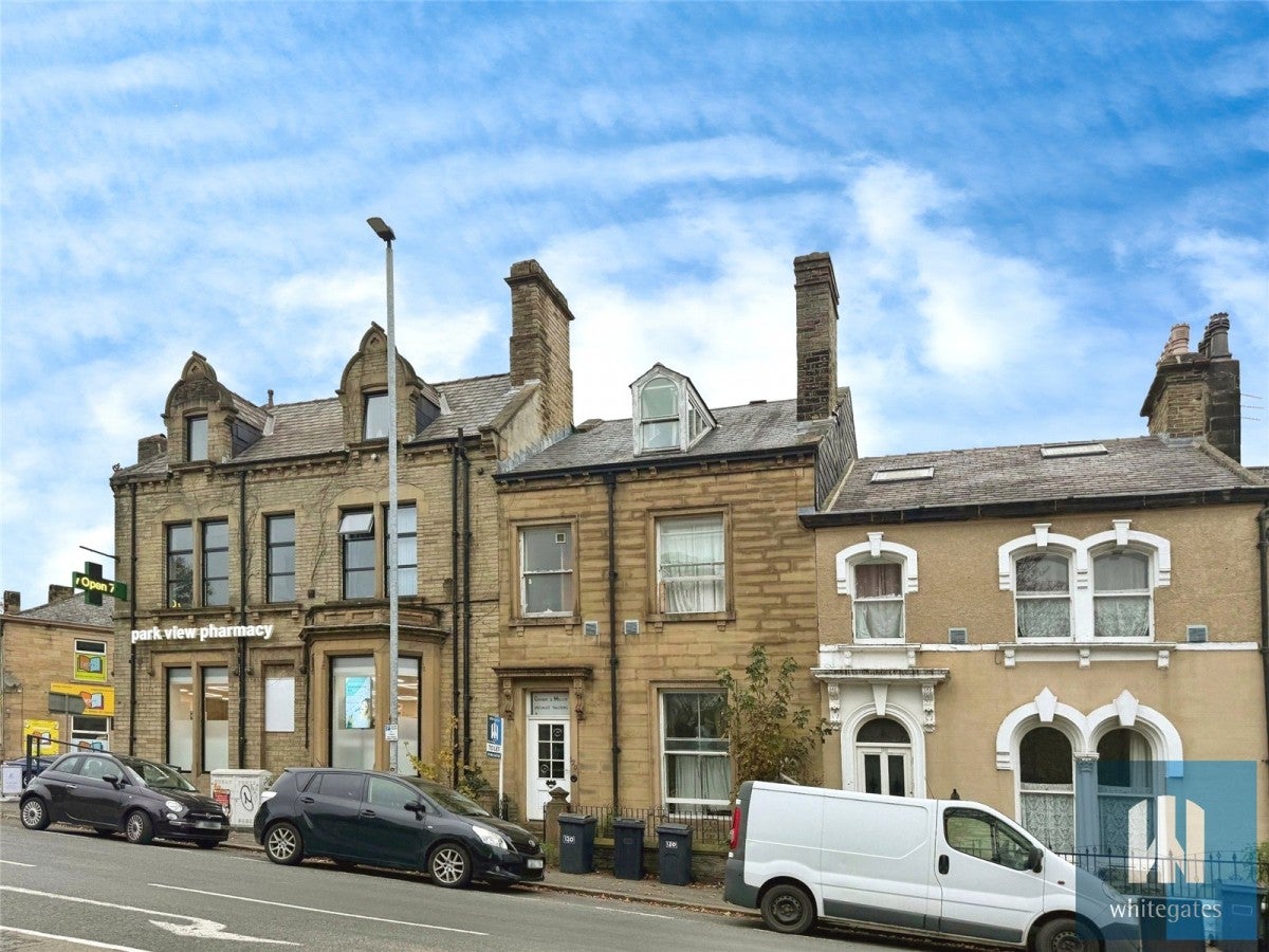 Room Trinity Street in Kirklees