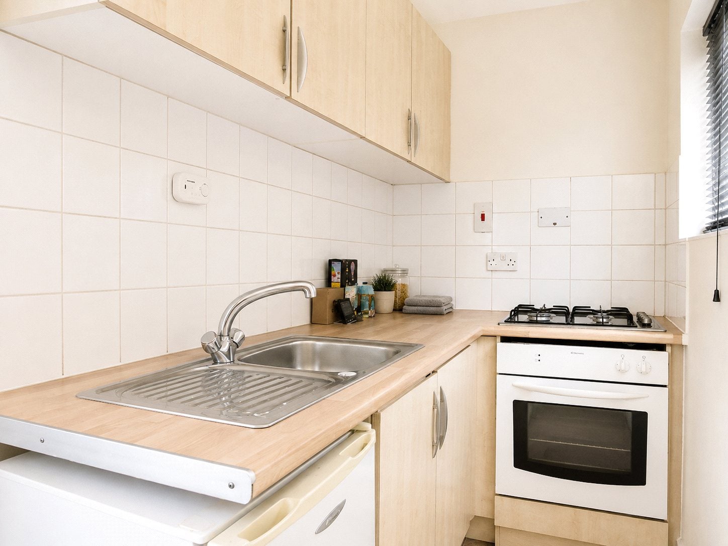 Flat Gleneldon Road in Greater London