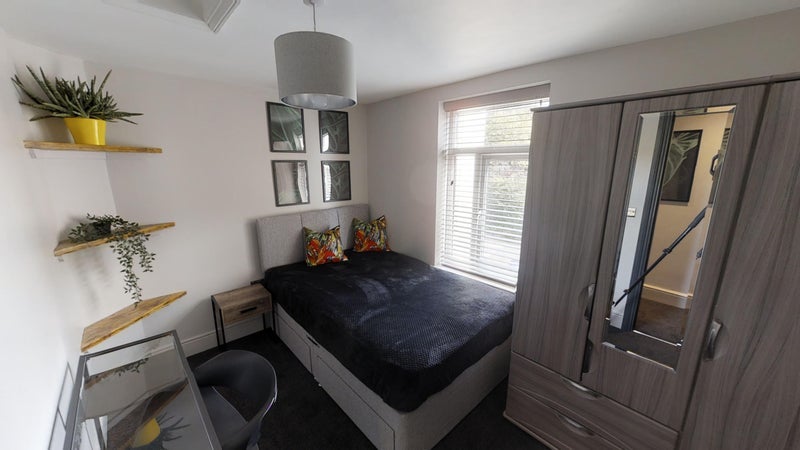 Room Broad Street in Kingswood