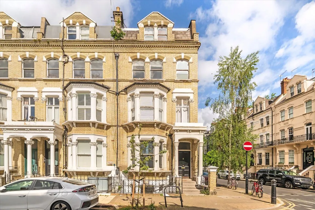 Flat Matheson Road in Greater London
