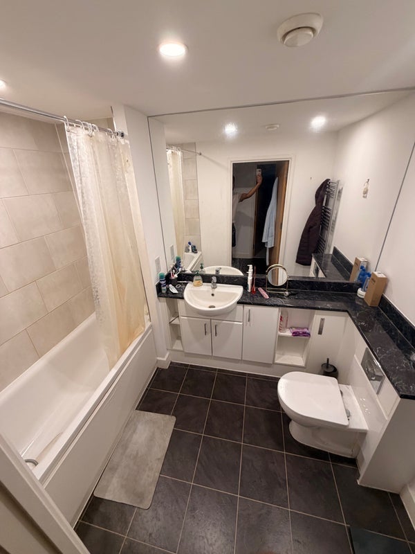 Room Cornmill Lane in Greater London