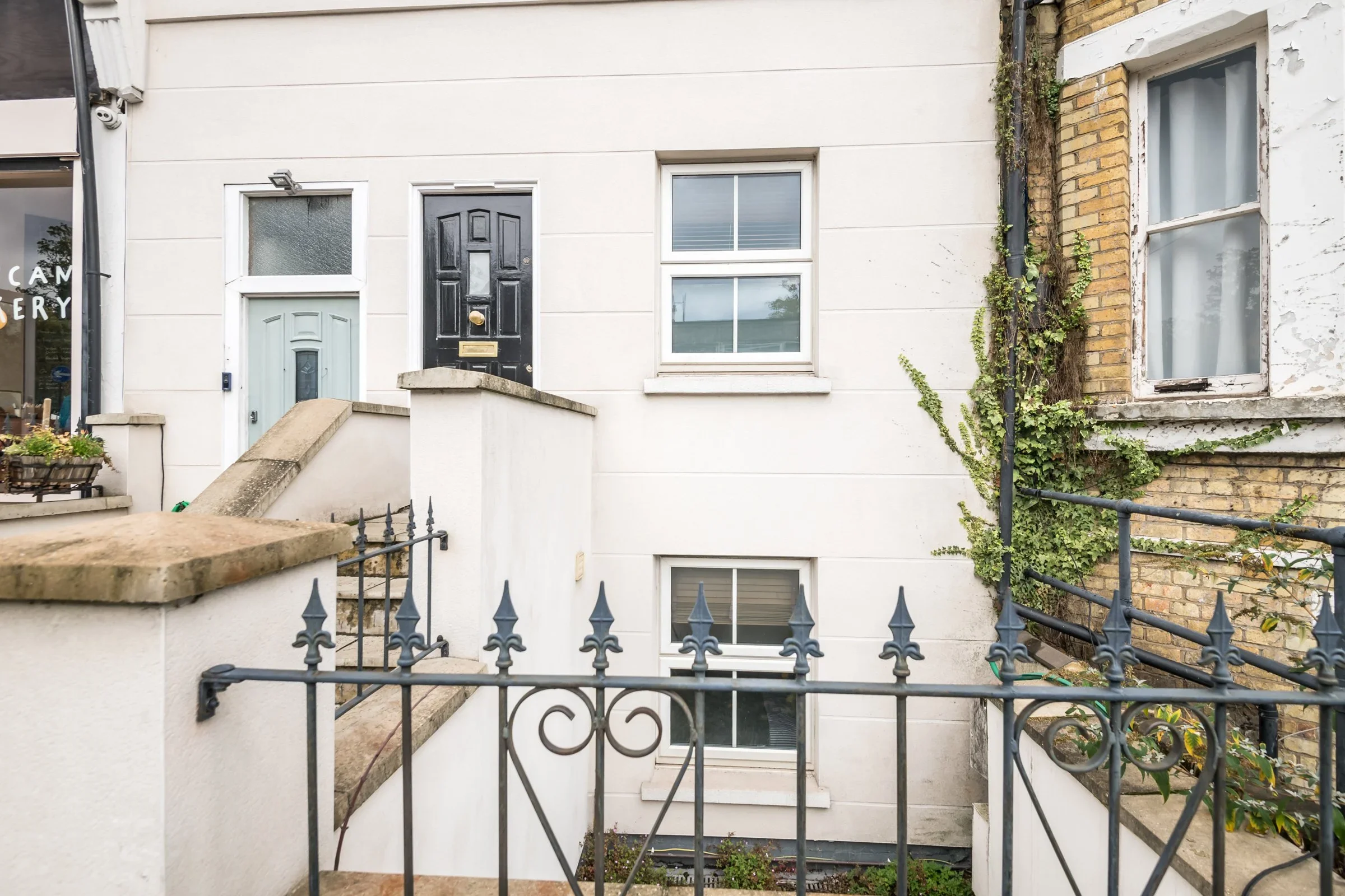 Flat Norwood Road in Greater London