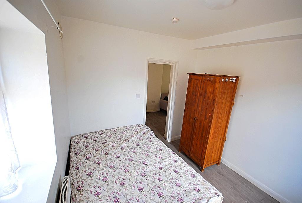 Flat Park Avenue in Greater London