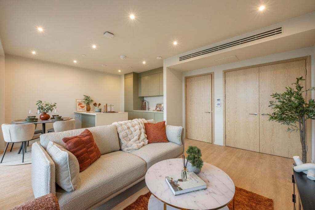 Flat Selsdon Way in Greater London