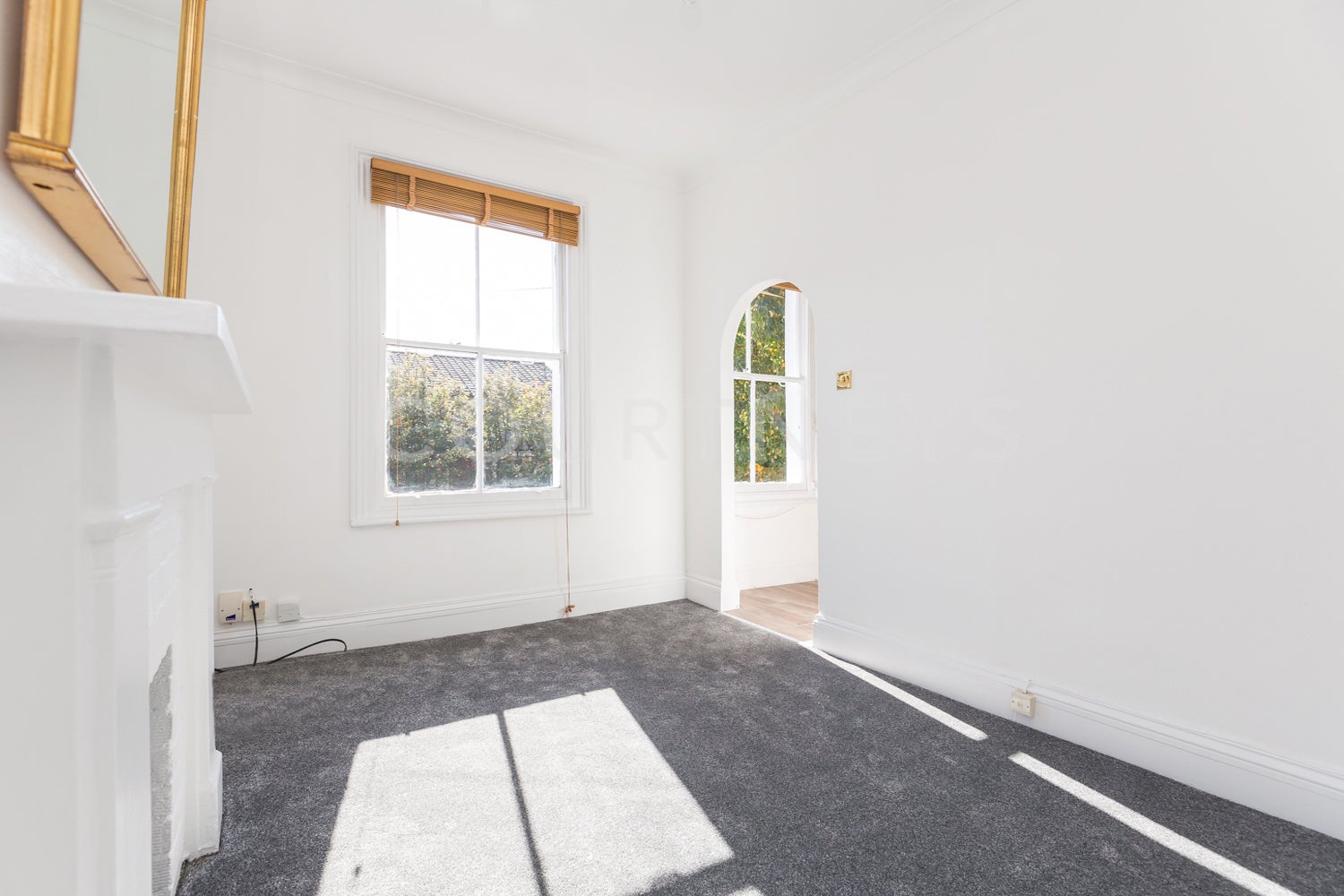 Flat Queen Margaret's Grove in Greater London