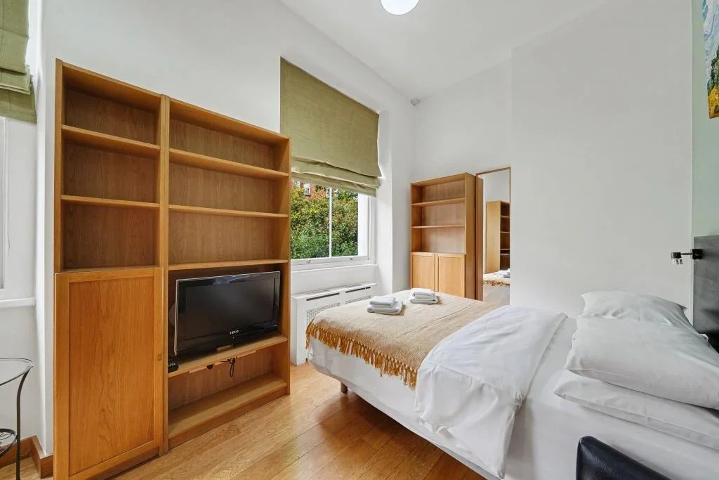 Flat Cartwright Gardens in Greater London