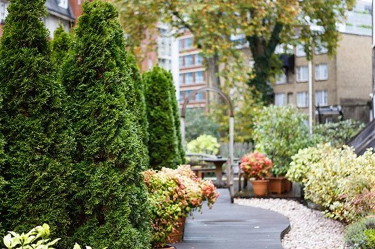 Flat Cartwright Gardens in Greater London