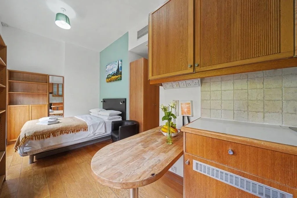 Flat Cartwright Gardens in Greater London