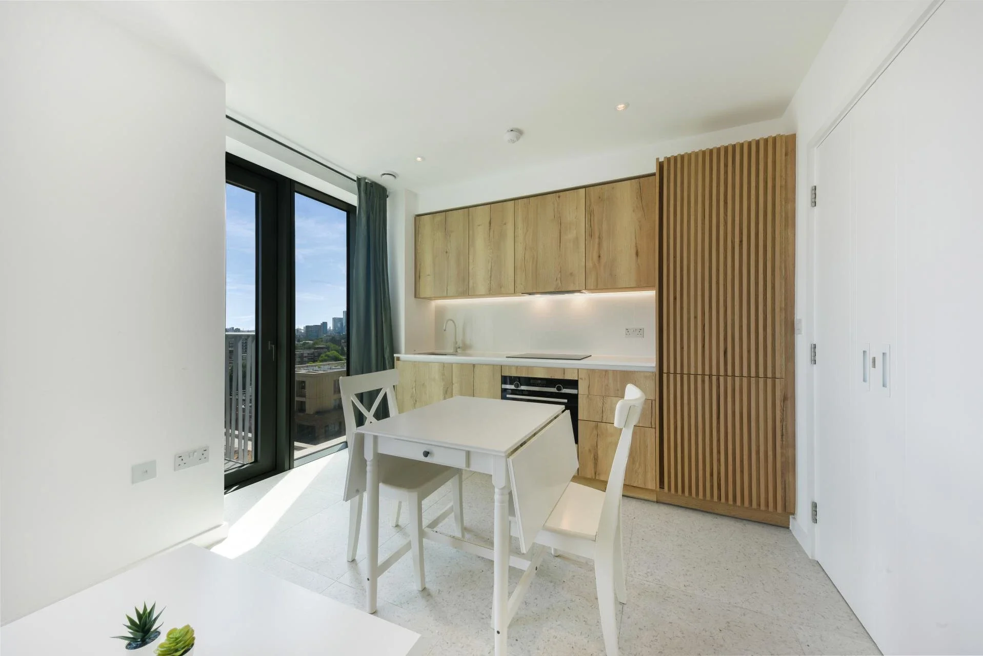 Flat Tapestry Way in Greater London