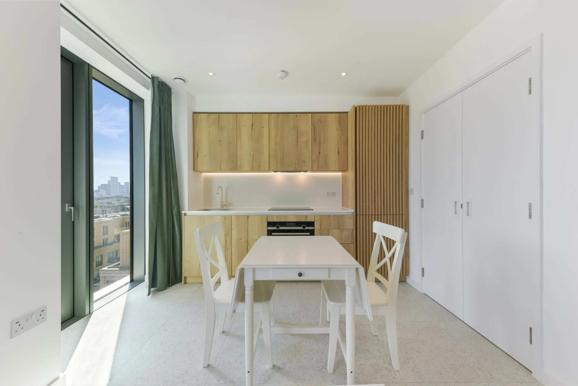 Flat Tapestry Way in Greater London
