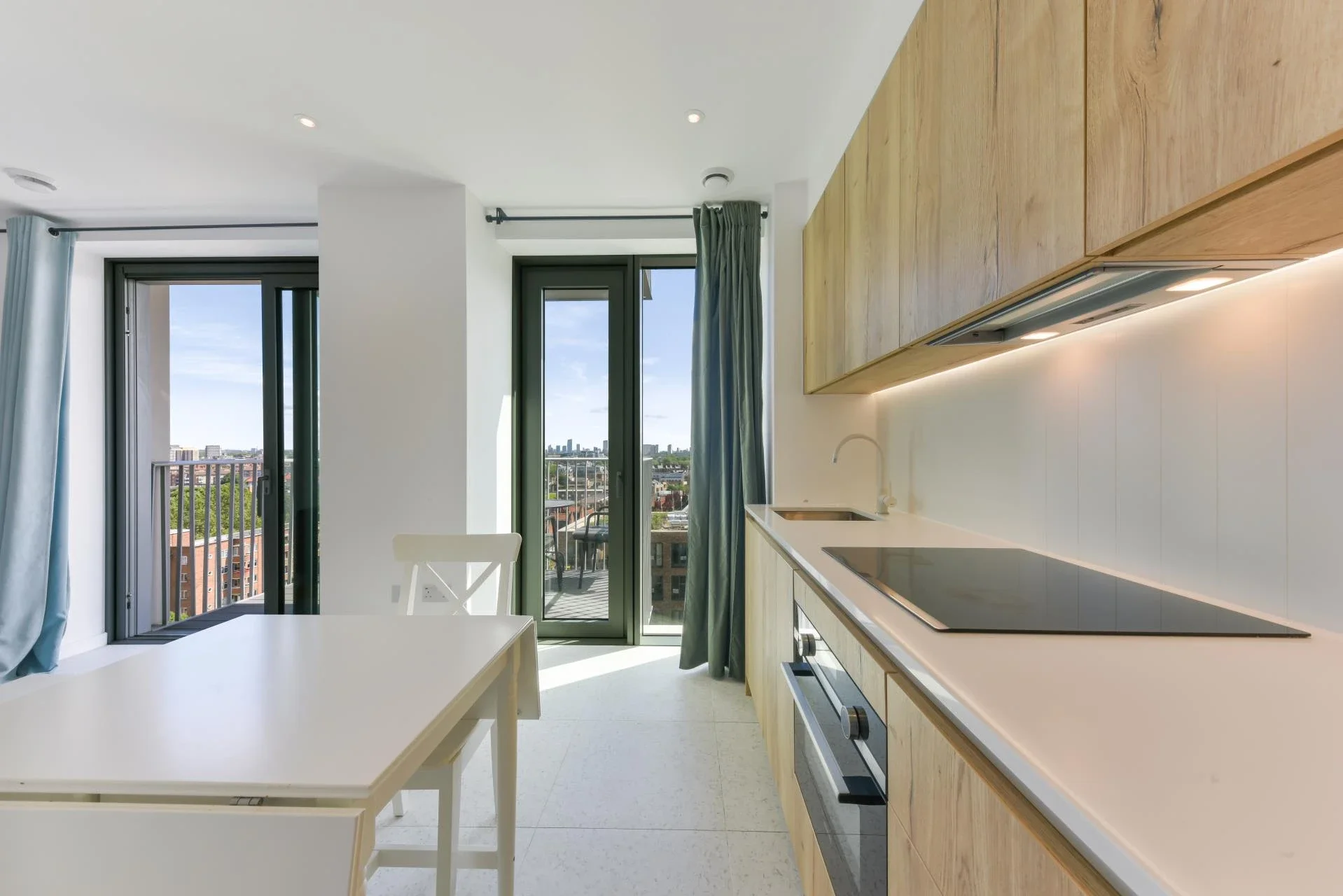 Flat Tapestry Way in Greater London
