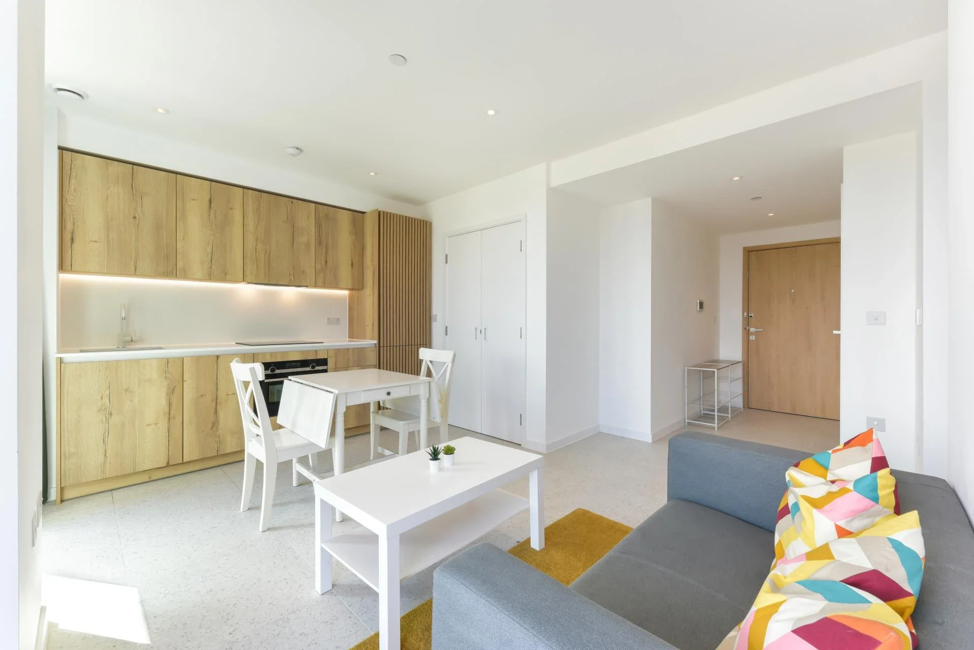 Flat Tapestry Way in Greater London